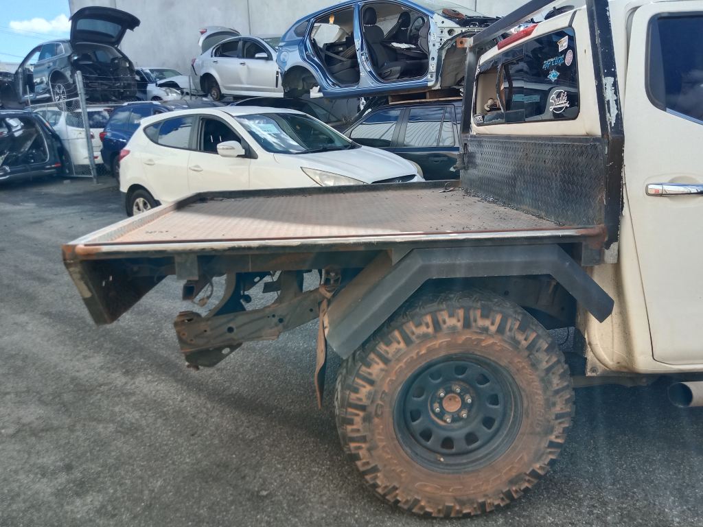 nissan navara 2015 white wrecking