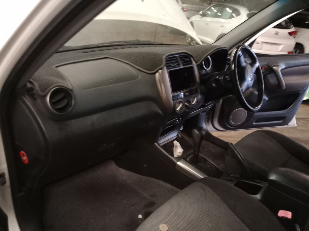 Toyota RAV4 2004 White Wrecking