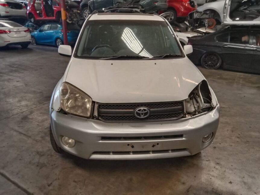Toyota RAV4 2004 White Wrecking