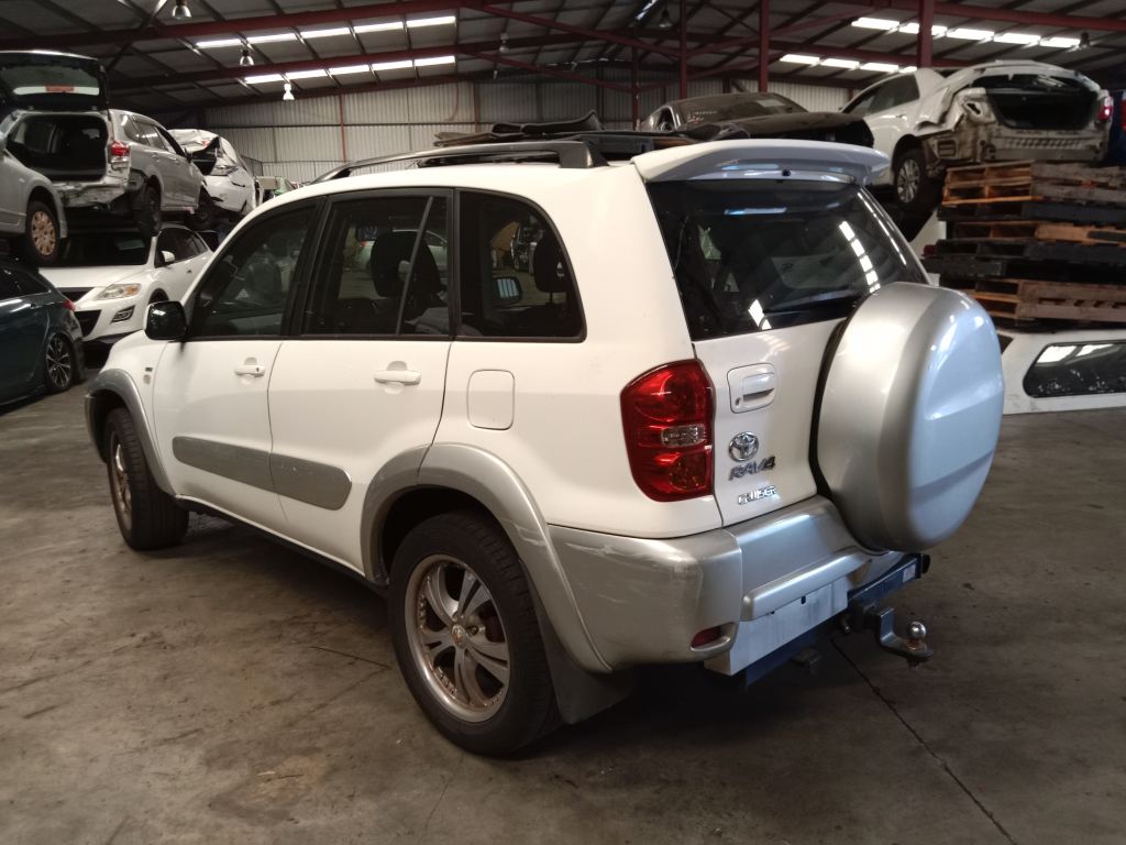 Toyota RAV4 2004 White Wrecking