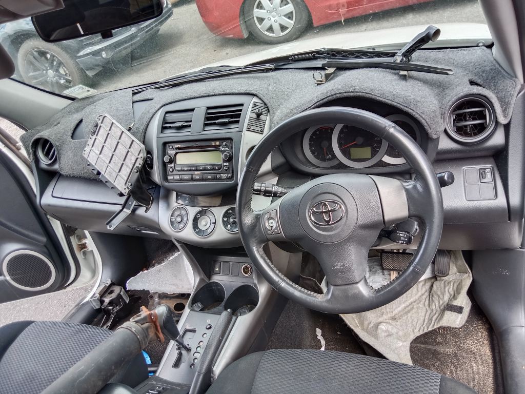 toyota rav4 2007 white wrecking