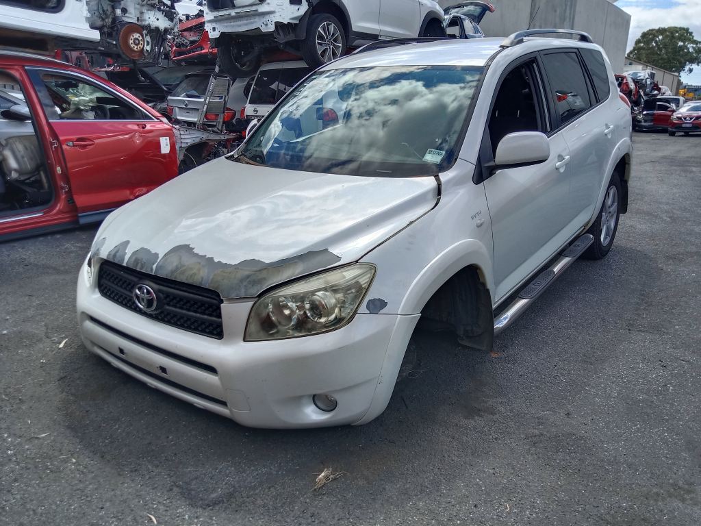 toyota rav4 2007 white wrecking