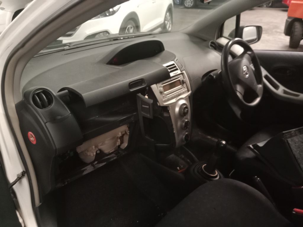 Toyota Yaris 2006 White Wrecking