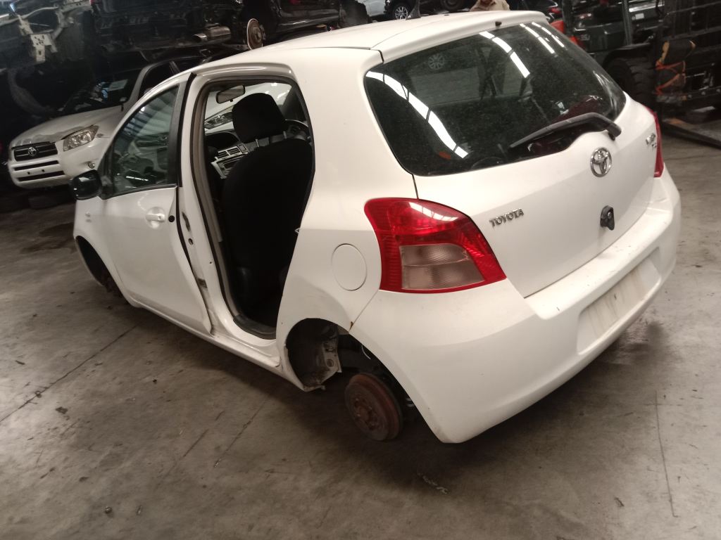 Toyota Yaris 2006 White Wrecking