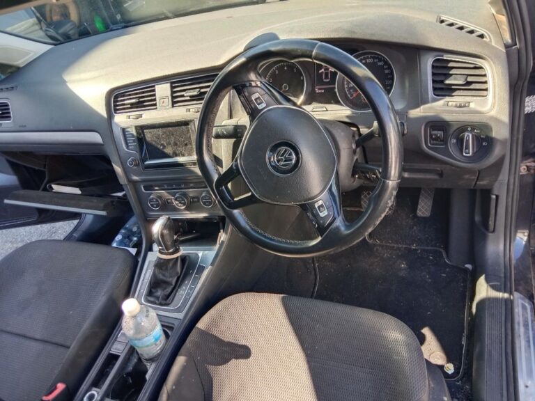 Volkswagen golf tsi 2013 Black Wrecking