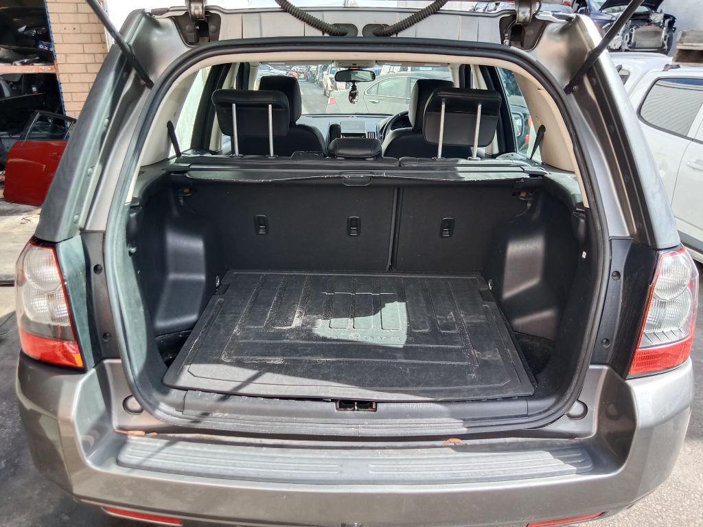 land rover freelander 2011 grey wrecking