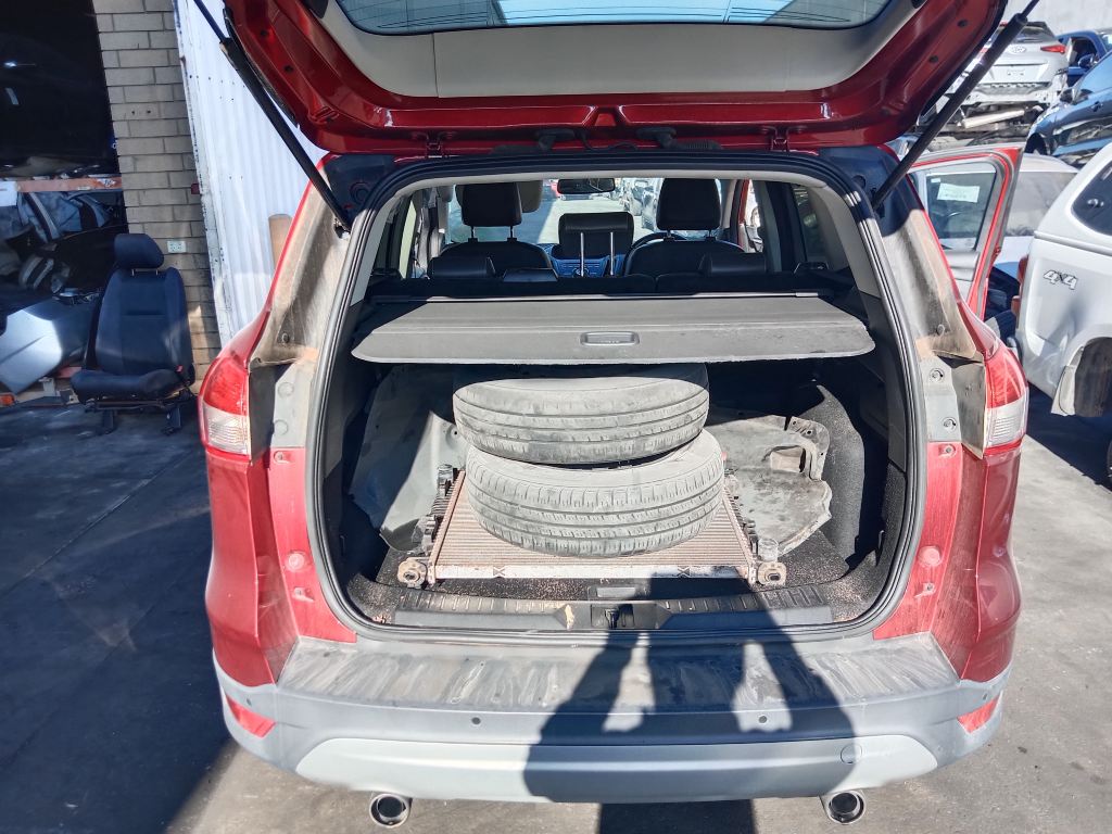 Ford Kuga 2015 Red Wrecking