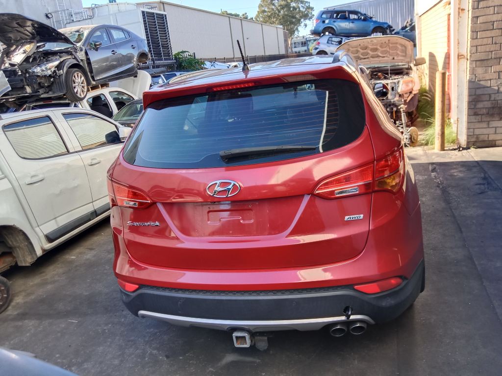 Hyundai Santa Fe 2015 Red Wrecking