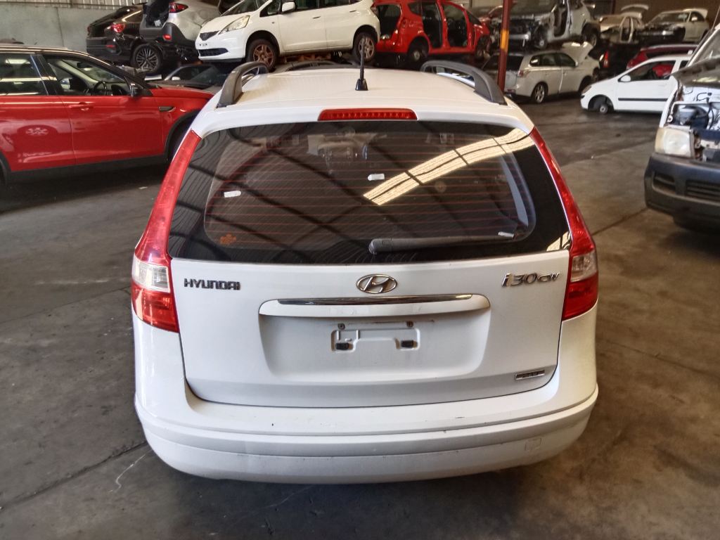 Hyundai i30 wagon 2009 White Wrecking