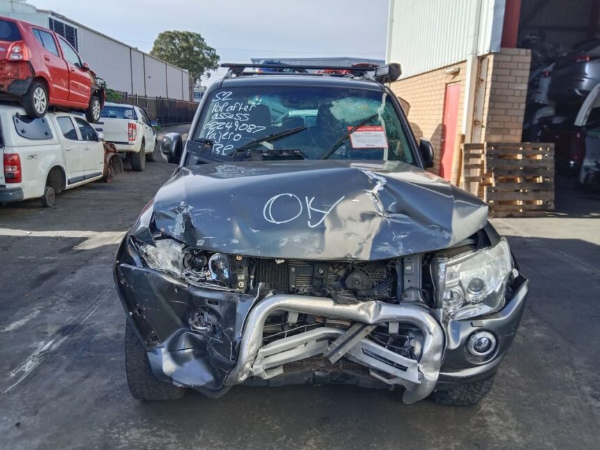 Mitsubishi Pajero 2014 Grey Wrecking