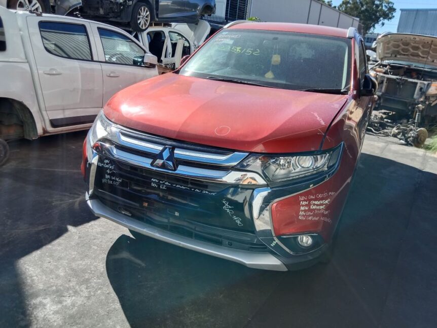 Mitsubishi outlander 2017 Red Wrecking