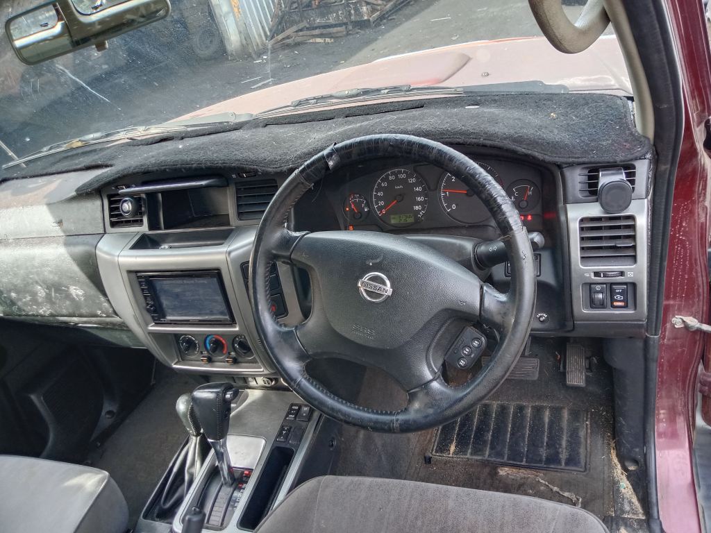 Nissan patrol 2005 Maroon Wrecking