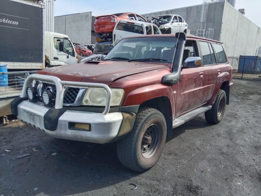 Nissan patrol 2005 Maroon Wrecking