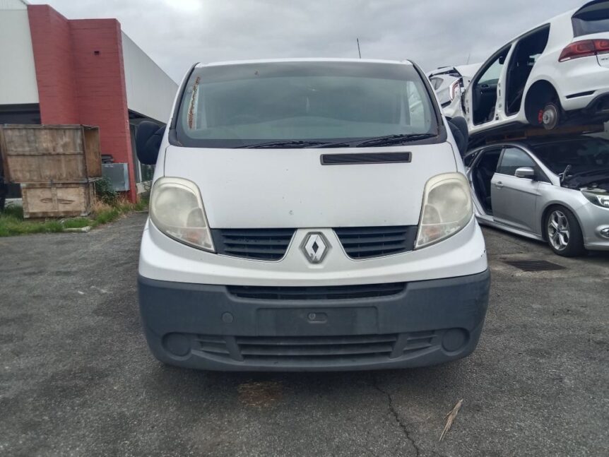 Renault Traffic 2013 White Wrecking