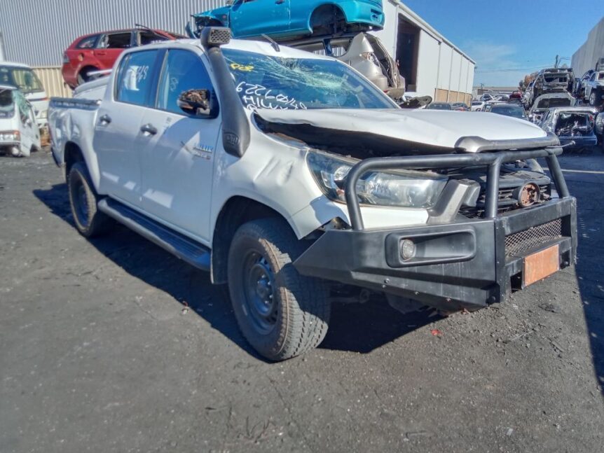 Toyota Hilux 2021 White Wrecking