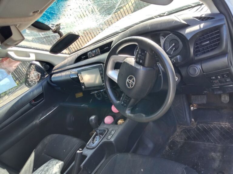 Toyota Hilux 2021 White Wrecking