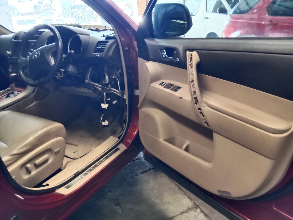 Toyota Kluger 2010 Red Wrecking