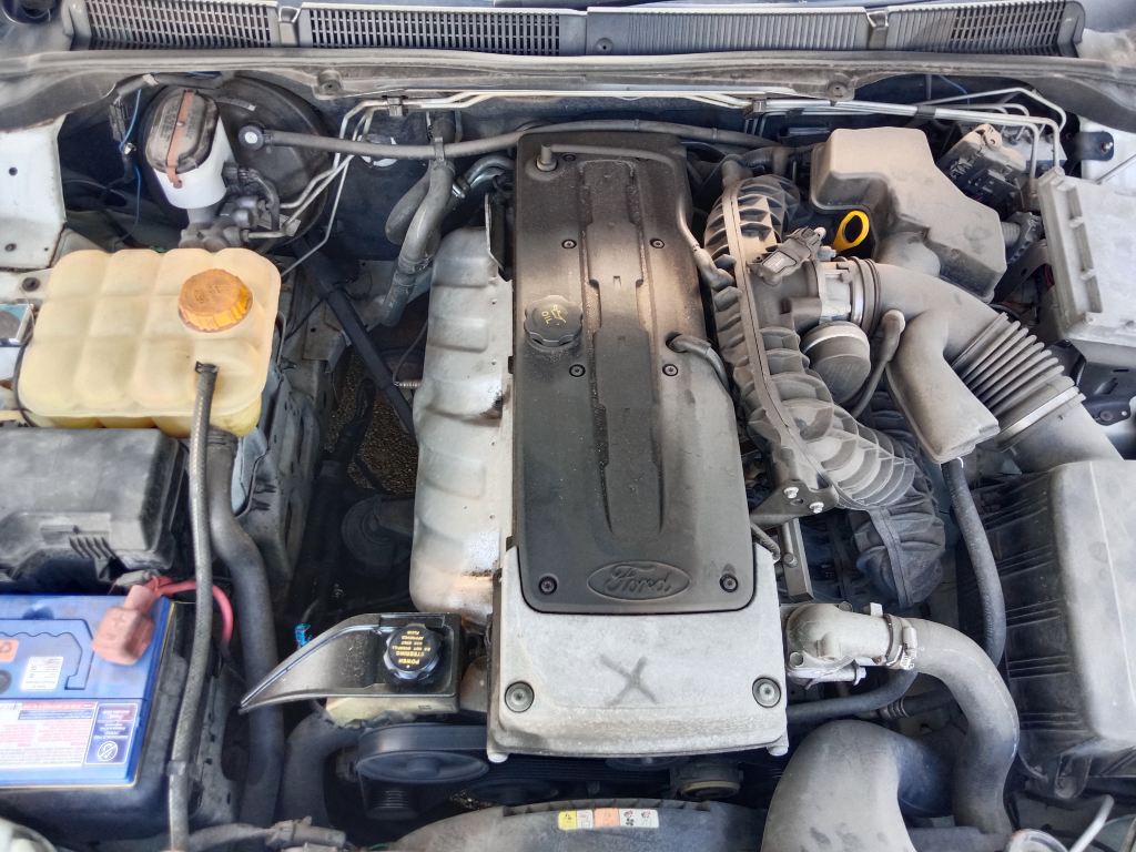 Ford Falcon 2010 White Wrecking