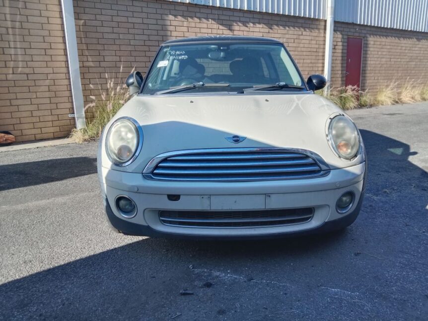 Mini Cooper 2007 cream Wrecking