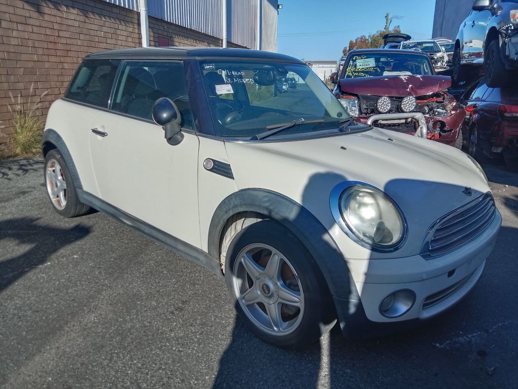 Mini Cooper 2007 cream Wrecking