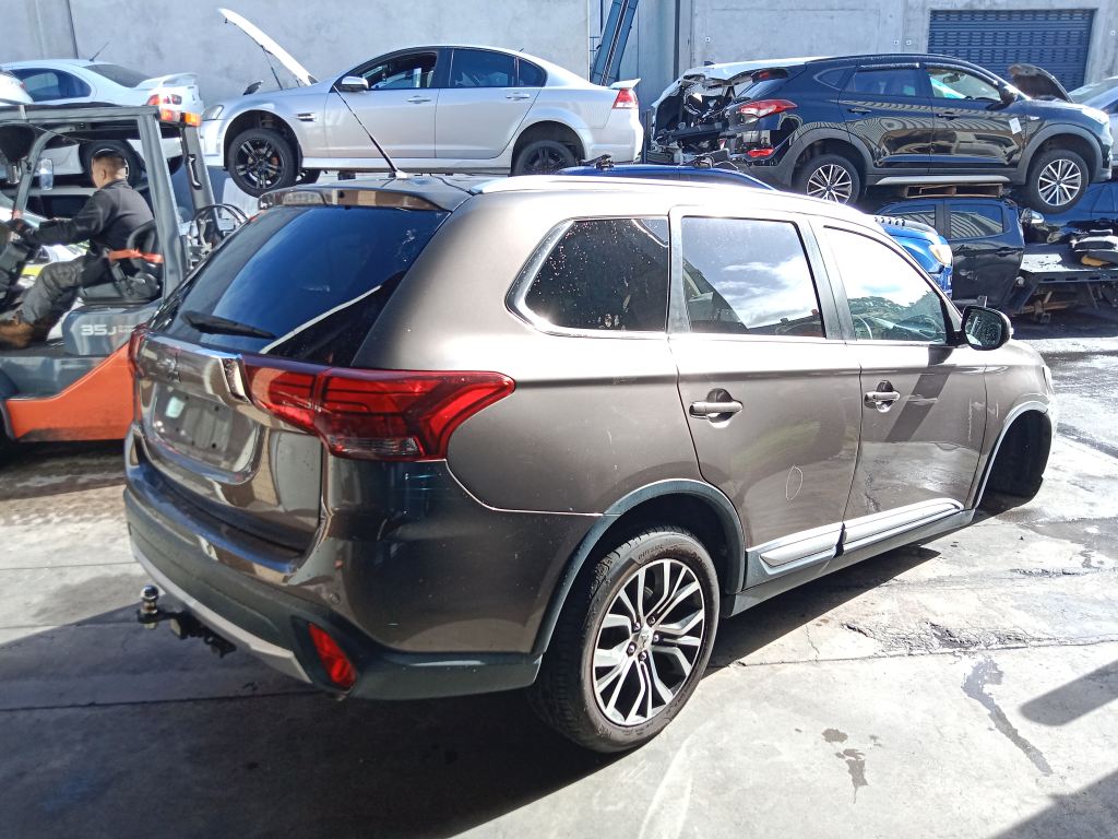 Mitsubishi outlander 2016 Grey Wrecking