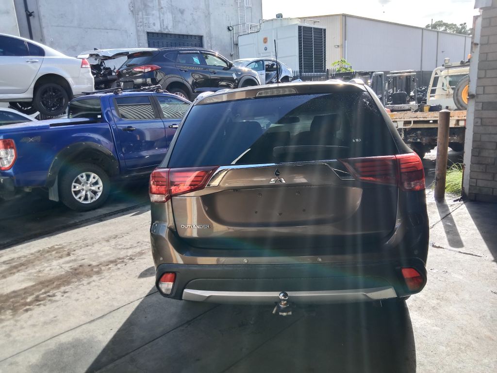 Mitsubishi outlander 2016 Grey Wrecking