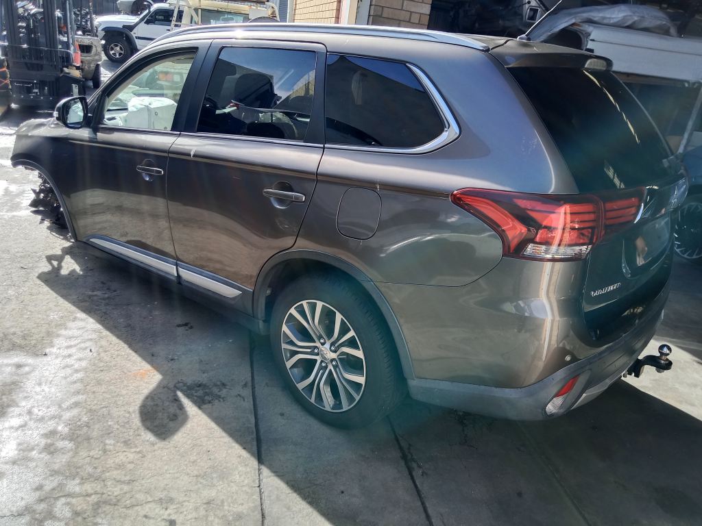 Mitsubishi outlander 2016 Grey Wrecking