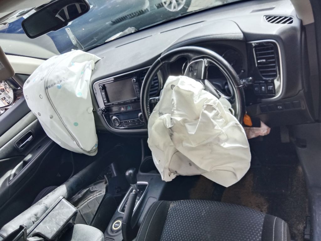 Mitsubishi outlander 2016 Grey Wrecking