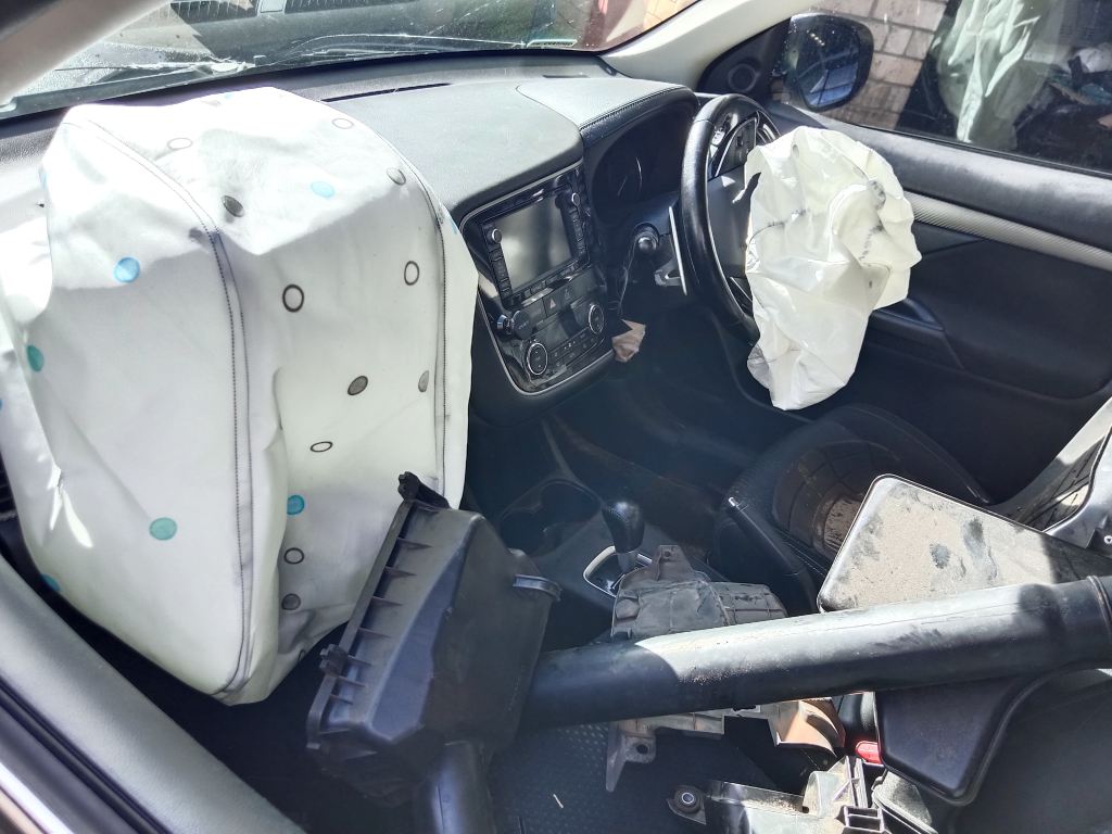 Mitsubishi outlander 2016 Grey Wrecking