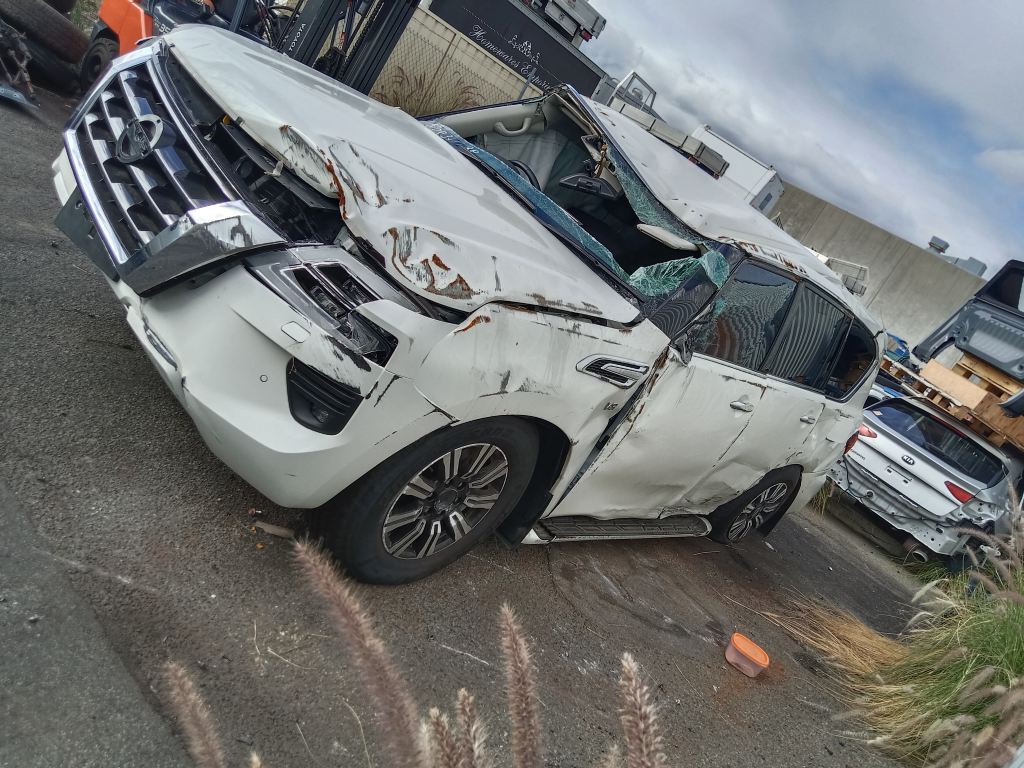 Nissan patrol 2024 White Wrecking