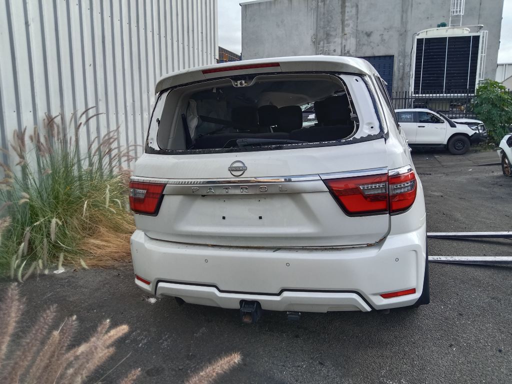 Nissan patrol 2024 White Wrecking