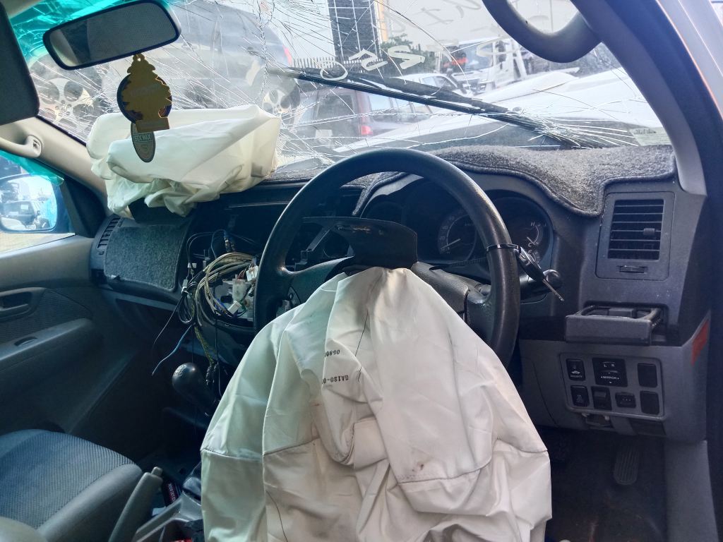 Toyota Hilux 2010 White Wrecking