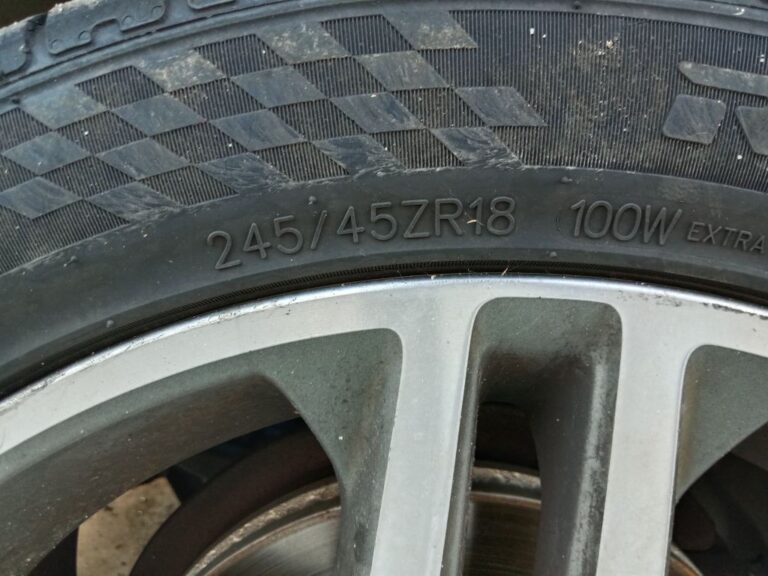 Holden Commodore SV6 2011 Blue Wrecking