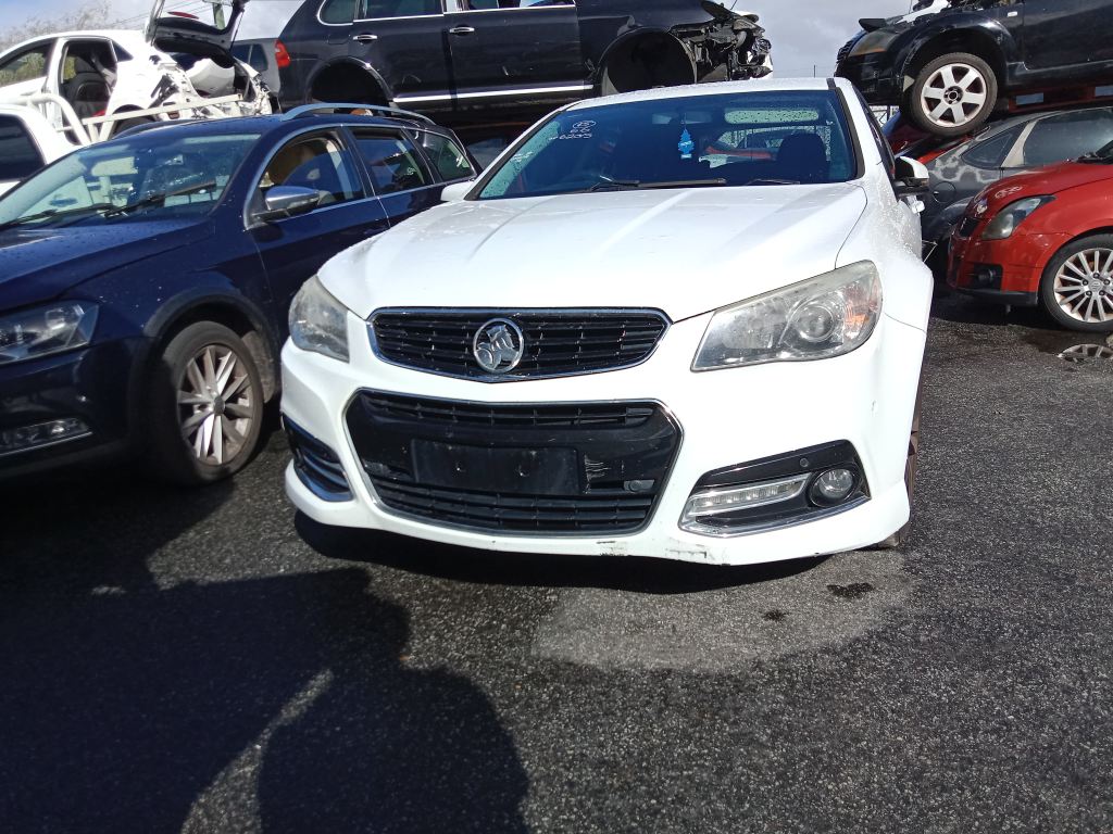 Holden Commodore SV6 2015 wagon White Wrecking