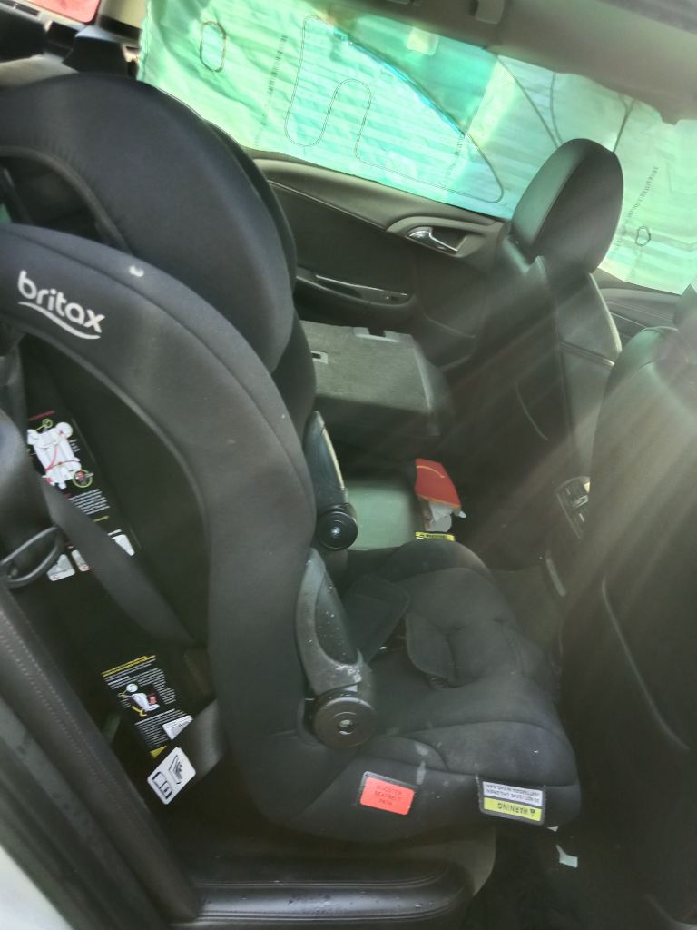 Holden Commodore SV6 2015 wagon White Wrecking