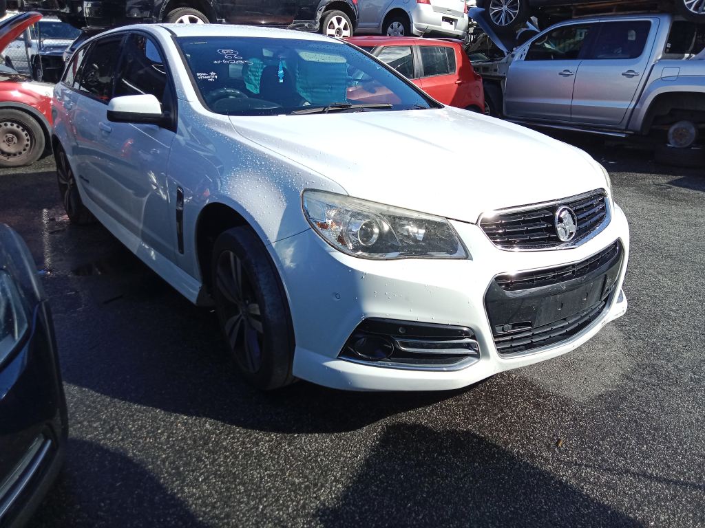 Holden Commodore SV6 2015 wagon White Wrecking