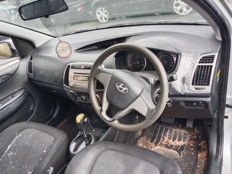 Hyundai i20 2012 Silver Wrecking
