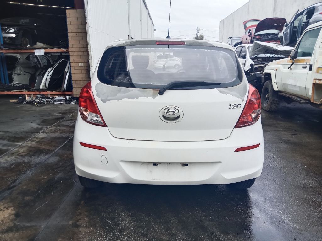 Hyundai i20 2012 White Wrecking