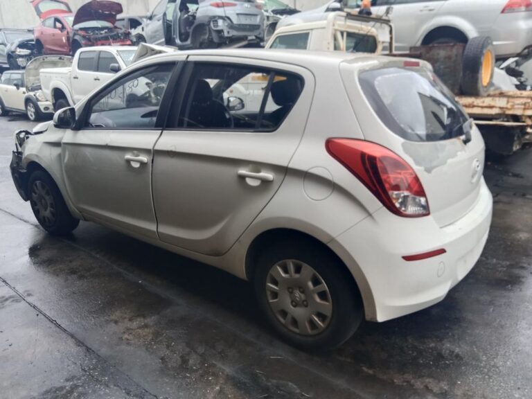 Hyundai i20 2012 White Wrecking