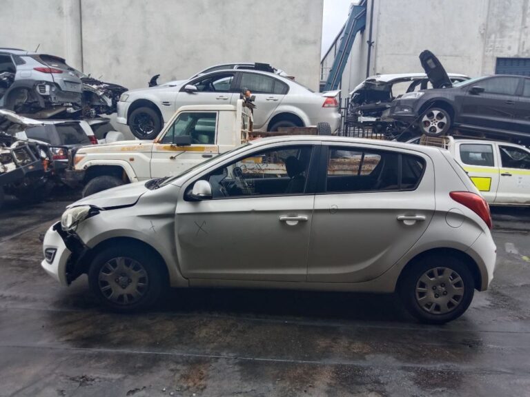 Hyundai i20 2012 White Wrecking