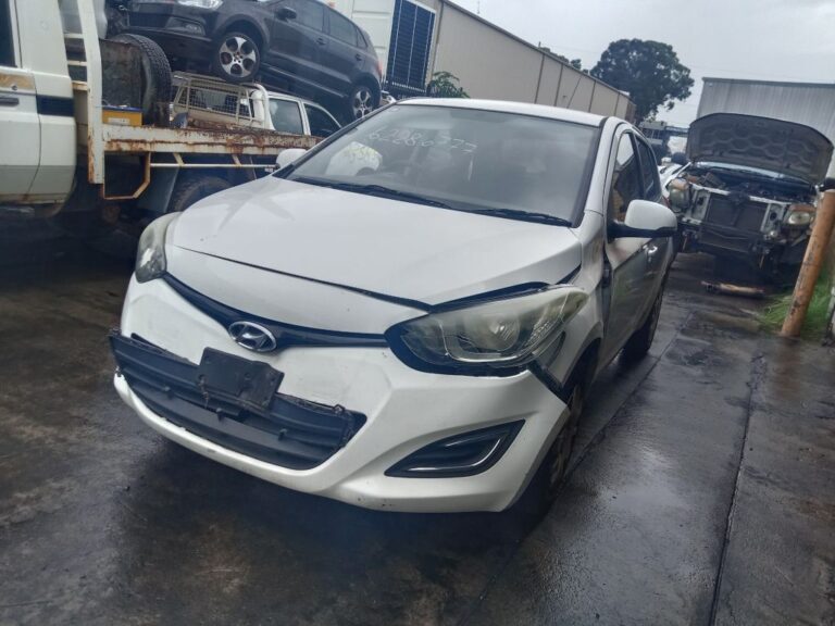 Hyundai i20 2012 White Wrecking
