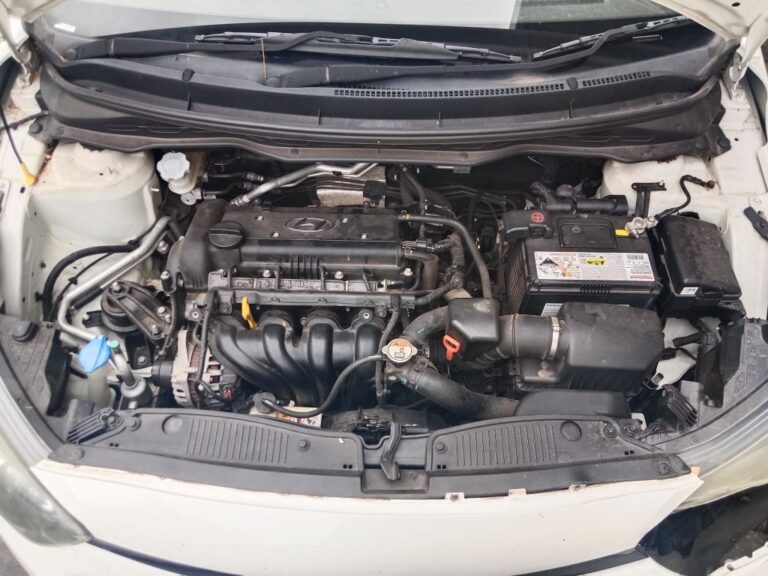 Hyundai i20 2012 White Wrecking