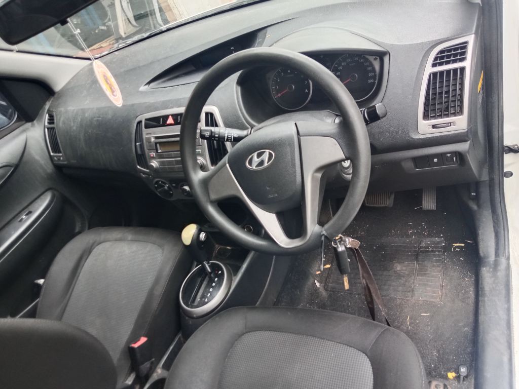 Hyundai i20 2012 White Wrecking