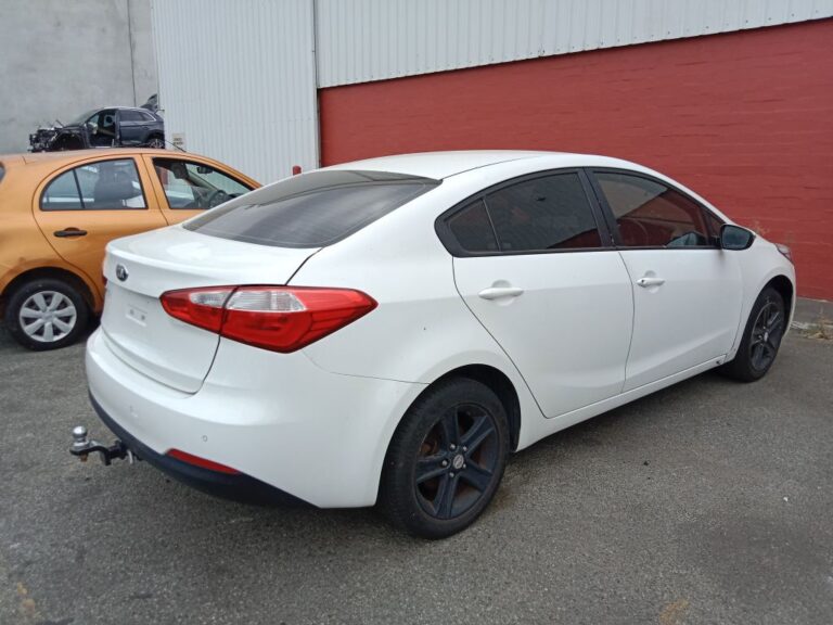 Kia Cerato 2014 White Wrecking