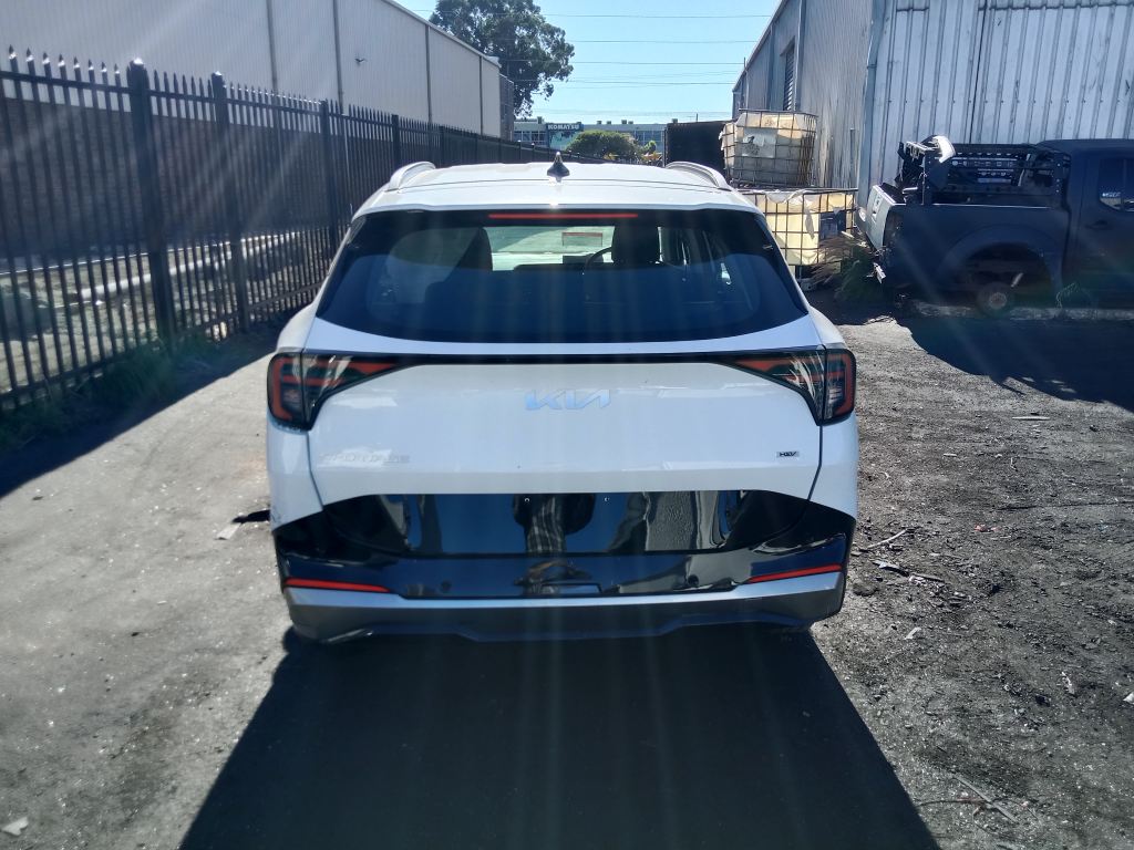 Kia Sportage hybrid 2025 White Wrecking