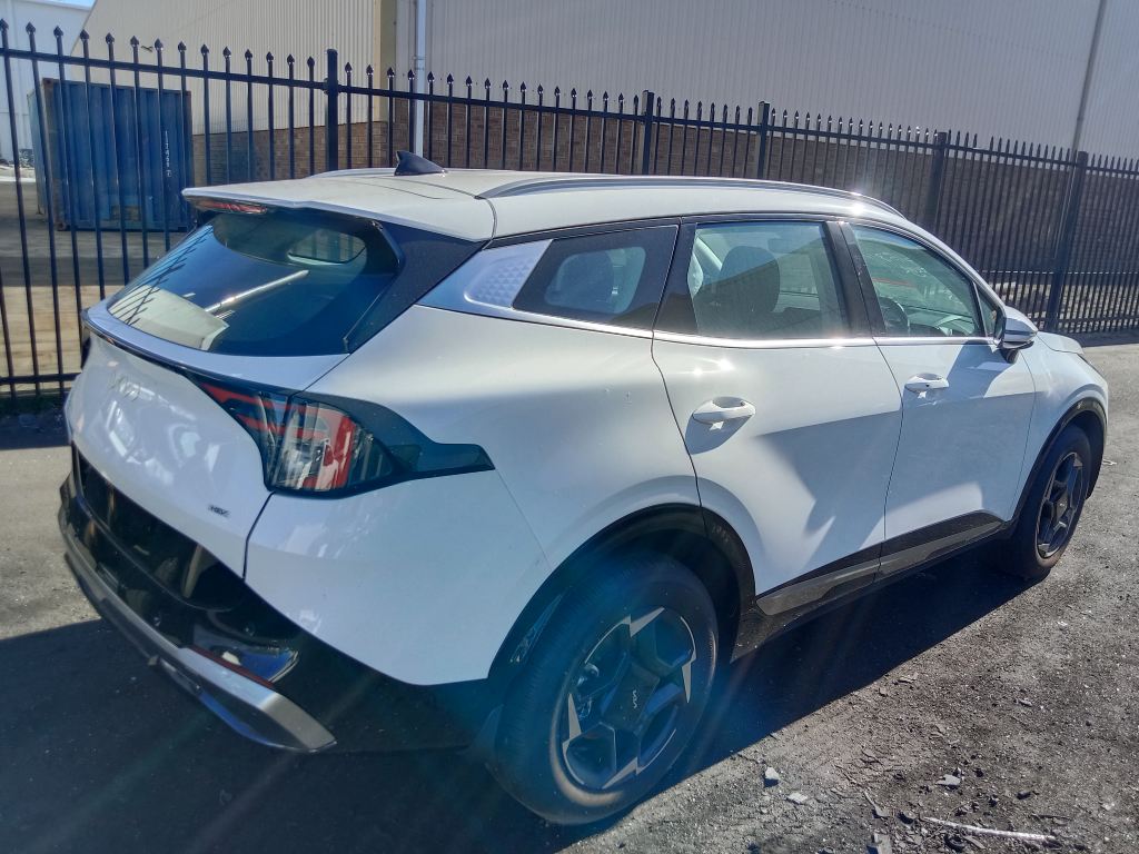 Kia Sportage hybrid 2025 White Wrecking