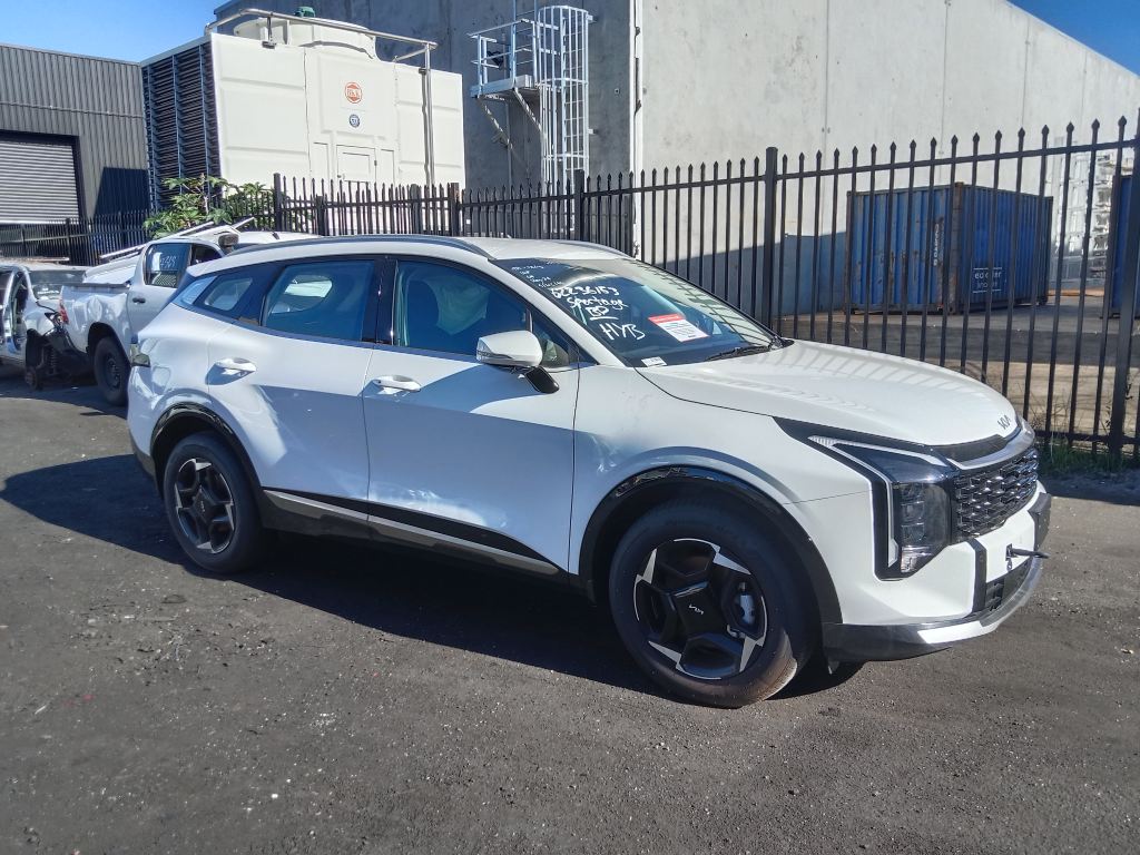 Kia Sportage hybrid 2025 White Wrecking