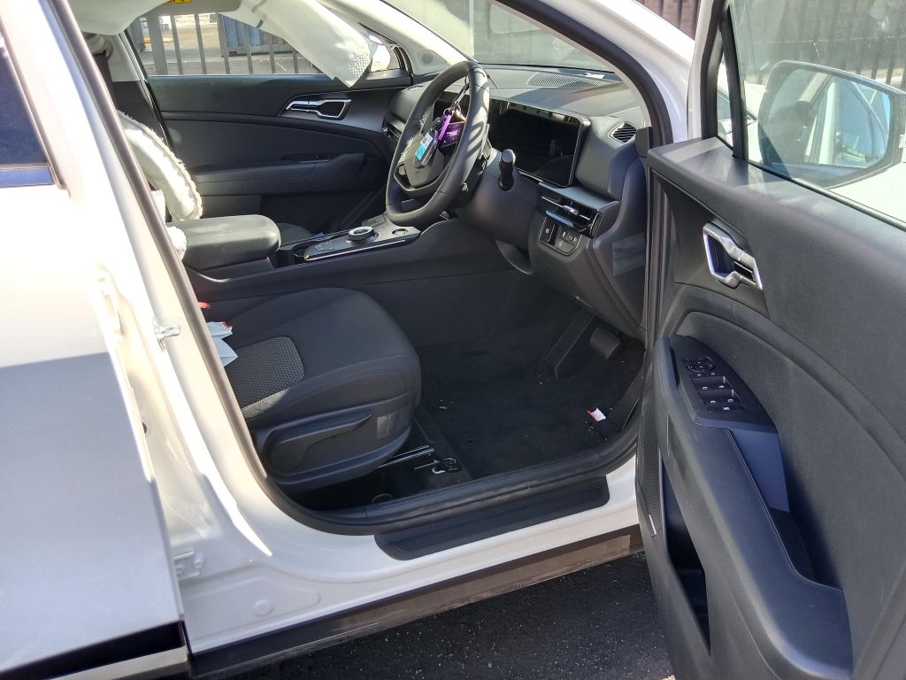 Kia Sportage hybrid 2025 White Wrecking