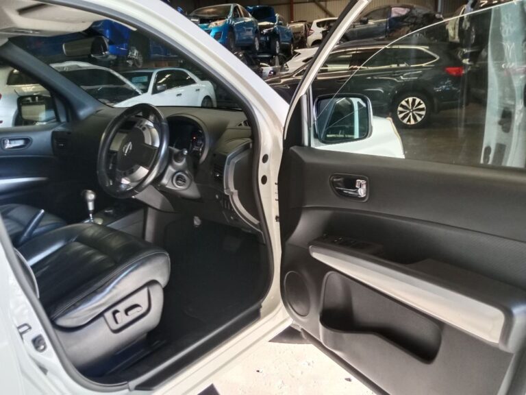 Nissan X-Trail 2011 White Wrecking