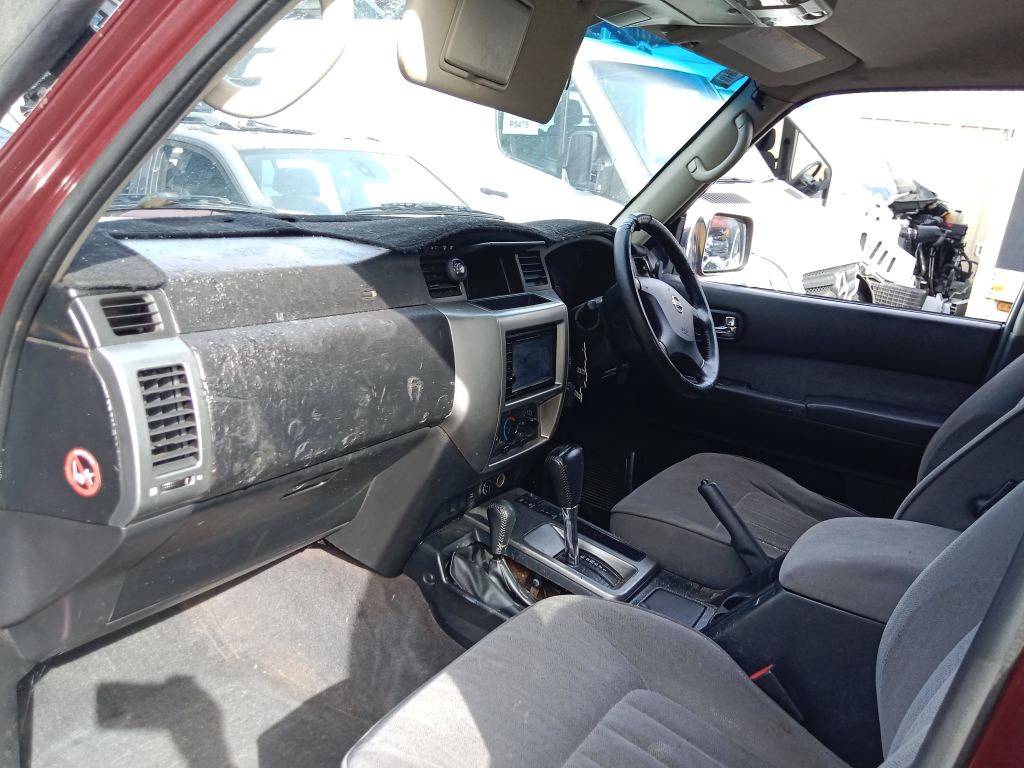 Nissan patrol 2005 Maroon Wrecking